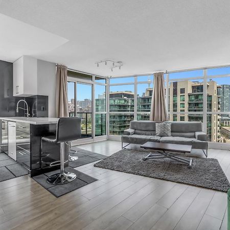2 Bedroom Waterfront Condo Downtown W/ Free Parking Τορόντο Εξωτερικό φωτογραφία