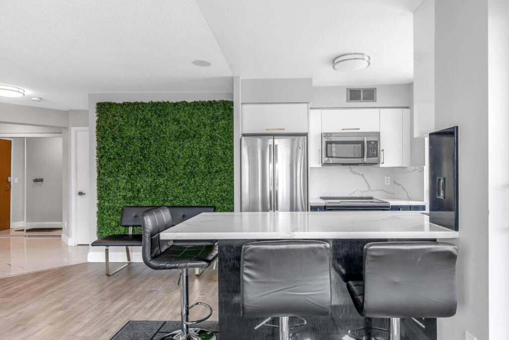 2 Bedroom Waterfront Condo Downtown W/ Free Parking Τορόντο Εξωτερικό φωτογραφία