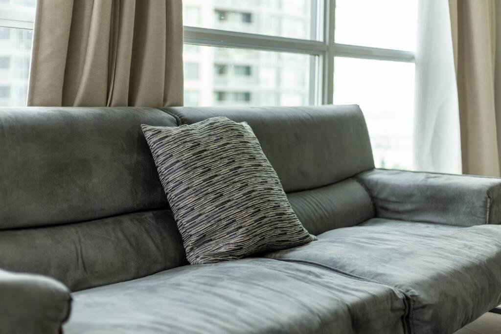 2 Bedroom Waterfront Condo Downtown W/ Free Parking Τορόντο Εξωτερικό φωτογραφία