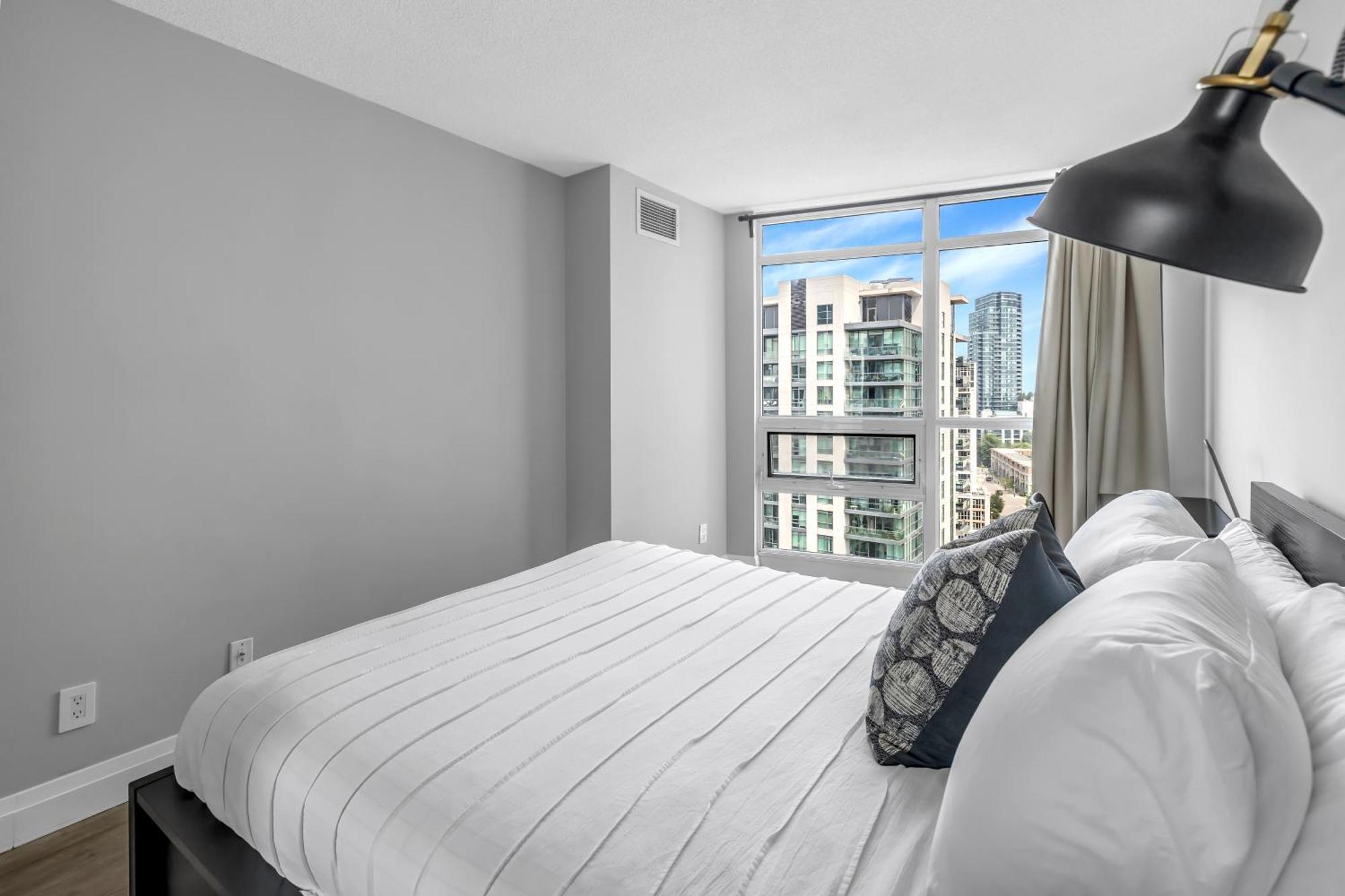 2 Bedroom Waterfront Condo Downtown W/ Free Parking Τορόντο Εξωτερικό φωτογραφία